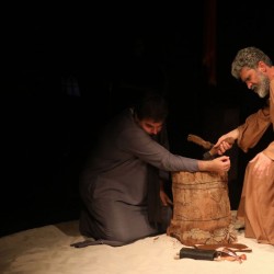 نمایش سر سرخ | عکس