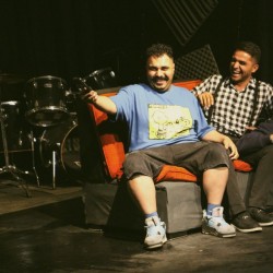 نمایش واحد ۲۲ چه خبره!؟ | عکس