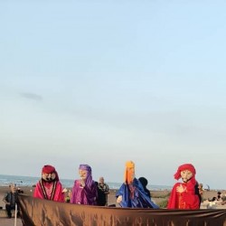 نمایش بوسه بر خون | عکس