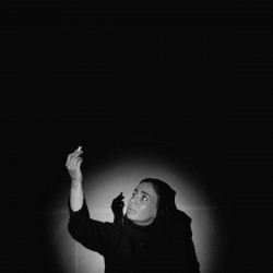 نمایش دیگر مرا صدا نزن، مادر! | عکس