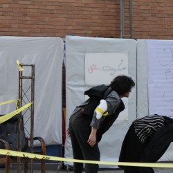 نمایش خیابانی صندلی‌ها | عکس