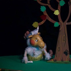 نمایش گرگ بلا جلو بیا جلو بیا | عکس