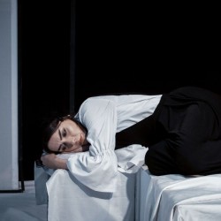 نمایش خاکستر به خاکستر | عکس