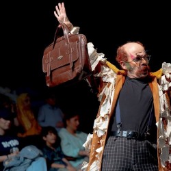 نمایش کارخانه هیولاها (سالیوان) | شیراز | عکس