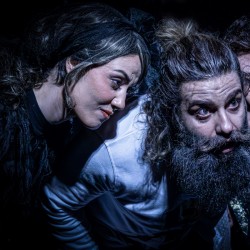 نمایش قانون گروتو | عکس