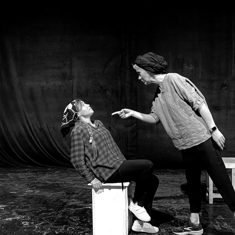 علی شاه‌صفی با «افسانه پرِ طلایی» به تالار هنر می‌آید | عکس