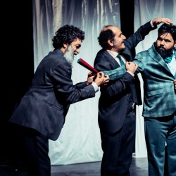 نمایش وقتی الاغ‌ها عاشق می‌شوند | عکس