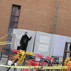 نمایش خیابانی صندلی‌ها | عکس