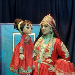 نمایش نیم وجبی | عکس