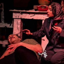 نمایش عالیجناب ام یک | عکس