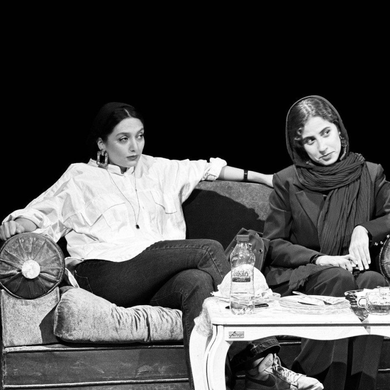  نمایش «اسکرین شات» جمعه در دو سانس  ۱۹ و  ۲٠:۱۵  در سالن سه پردیس تئاتر شهرزاد اجرا می‌شود. | عکس