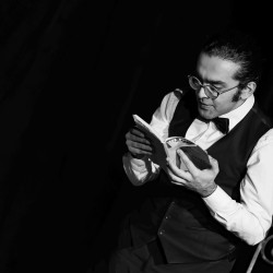 نمایش مثل خاری در انگشت | عکس