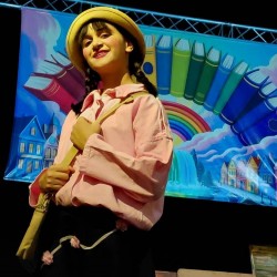 نمایش دونات توت فرنگی | عکس