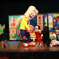 نمایش فسقلی و تنبلک | عکس