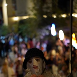 نمایش مغازه خودکشی | عکس