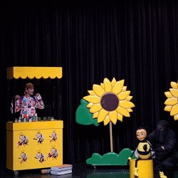 نمایش هپل تنبل و خروس قهرمان | عکس