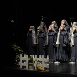 نمایش دنیا و یک روز عجیب | عکس