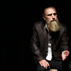 نمایش عالیجناب ام یک | عکس