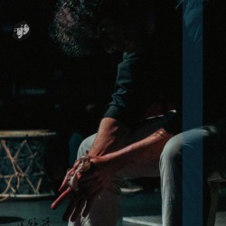 نمایش وقتی خروس غلط می‌خواند | عکس