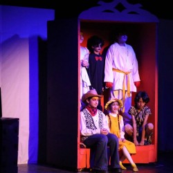 نمایش کمد جادویی عروسک‌ها | عکس