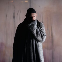 نمایش جایی که گوزنها آواز میخوانند | عکس