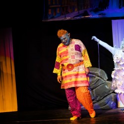 نمایش دونات توت فرنگی | عکس