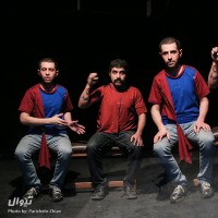 نمایش تو این دعوا حمید حجت رو خفه می کنه | گزارش تصویری تیوال از نمایش تو این دعوا حمید حجت رو خفه می کنه / عکاس: پریچهر ژیان | عکس