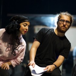 نمایش قانون گروتو | عکس