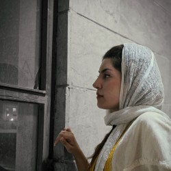 نمایشنامه‌خوانی پذیرایی زیر شلاق کش باران | عکس