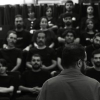 نمایش بیـ/نا بینا | سوران احمدی با نمایش «بی/نا بینا» در عمارت هما روی صحنه می‌رود | عکس