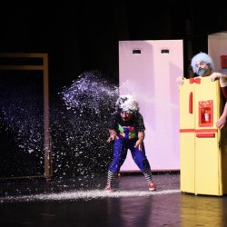 نمایش جادوی روز تولد | عکس