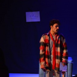 نمایش پرواز یک شاملو نما بر فراز قصر شیشه ای | عکس