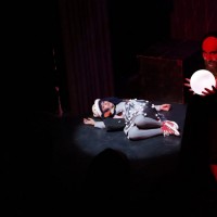 نمایش مردی با گربه‌ی عروسکی | اجرای نمایش «مردى با گربه عروسکى» به کارگردانی آوا حدادی در اصفهان | عکس