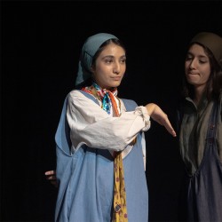 نمایش در انتظار رفتن | عکس