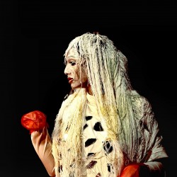 نمایش افسانه اسب‌های وحشی | عکس