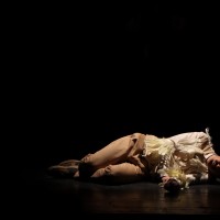 نمایش افسانه پر طلایی | دوشنبه، اول دی‌ماه در تالار هنر  نمایش «افسانه پرِ طلایی»، میزبان هنرمندان، منتقدان و خبرنگاران می‌شود | عکس