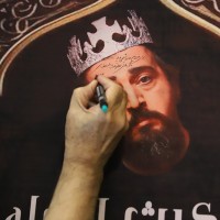 نمایش مکبث الدوله | مراسم شب چراغ نمایش مکبث الدوله شب گذشته با حضور بهروز غریب پور و عزت الله رمضانی فر در میان استقبال با شکوه تماشاگران و هنرمندان سینما و تئاتر کشور برگزار شد. | عکس