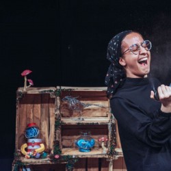 نمایش تکه تیکه | عکس