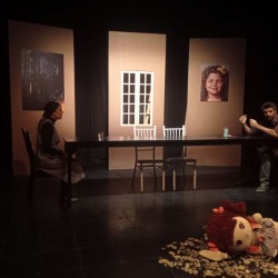 نمایش لیوان سوم | عکس