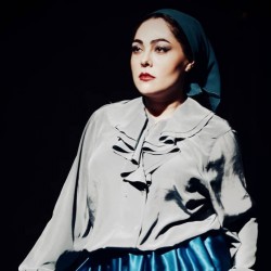 نمایش دهکده دیوانه | عکس