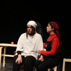 نمایش وی‌لا | عکس