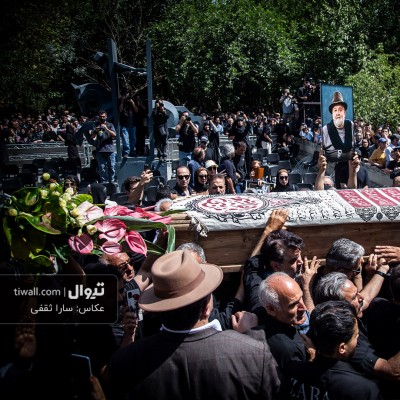 گزارش تصویری تیوال از مراسم تشییع پیکر زنده یاد اکبر عبدی / عکاس: سارا ثقفی | عکس