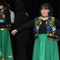 نمایش مدرسه بی نقاب‌ها | عکس