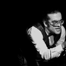 نمایش مثل خاری در انگشت | عکس