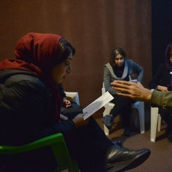نمایش اجراخوانی نمایشنامه کبوتری ناگهان | عکس