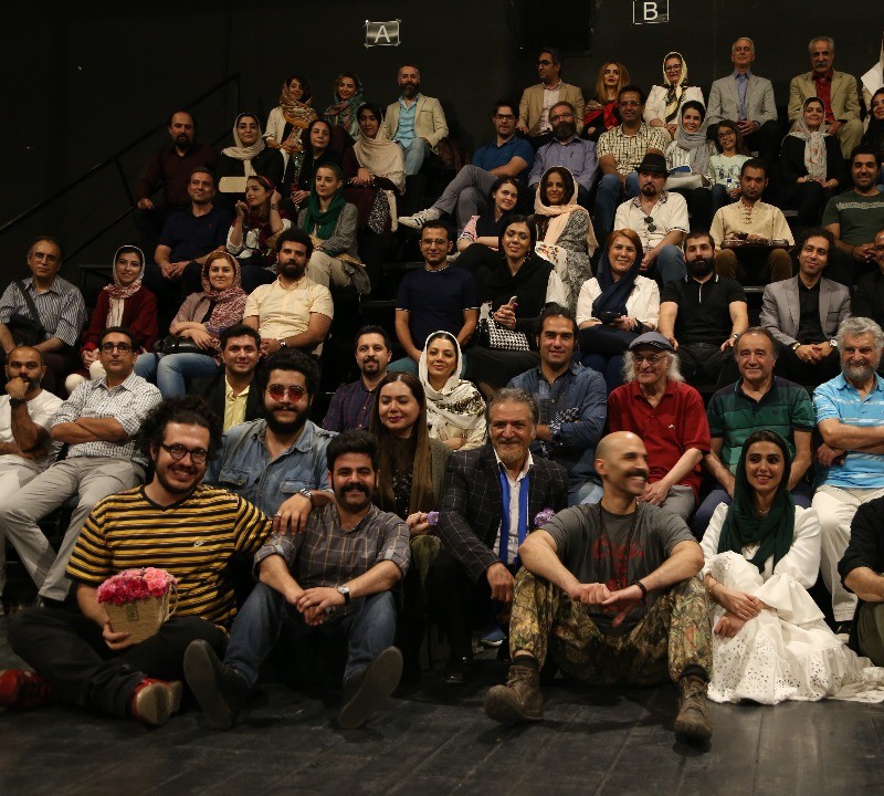 گزارش آیین رونمایی از پوستر نمایش «دیگری» توسط فریدون جیرانی | عکس