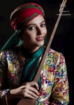 کنسرت گروه نازار، یلدا عباسی (نواحی خراسان) | یلدا عباسی: موسیقى فولکلور صداى نسل‎هاى گذشته‎ است و در قلب مردم جاى دارد | عکس