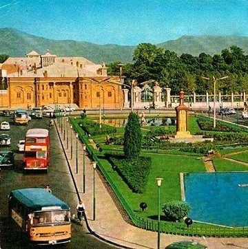 عکس گردش تهران‌گردی |مجلس شورای ملی و میدان بهارستان|