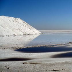 گردش یک سفر یک کتاب |دریاچه حوض سلطان| | عکس