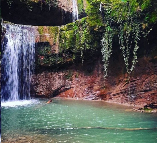 عکس گردش آبشار آهکی و جنگل‌های لفور |برای عید فطر تنی به آب بزن|